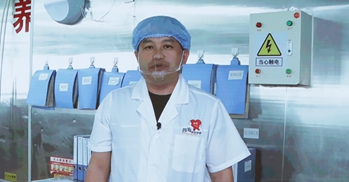 全國五一勞動(dòng)(dòng)獎(jiǎng)?wù)蘆@得者、陜西榆林四海食品配送有限責(zé)任公司生產(chǎn)(chǎn)班組組長(zhǎng)(cháng) 趙志新 李凡攝_副本.jpg