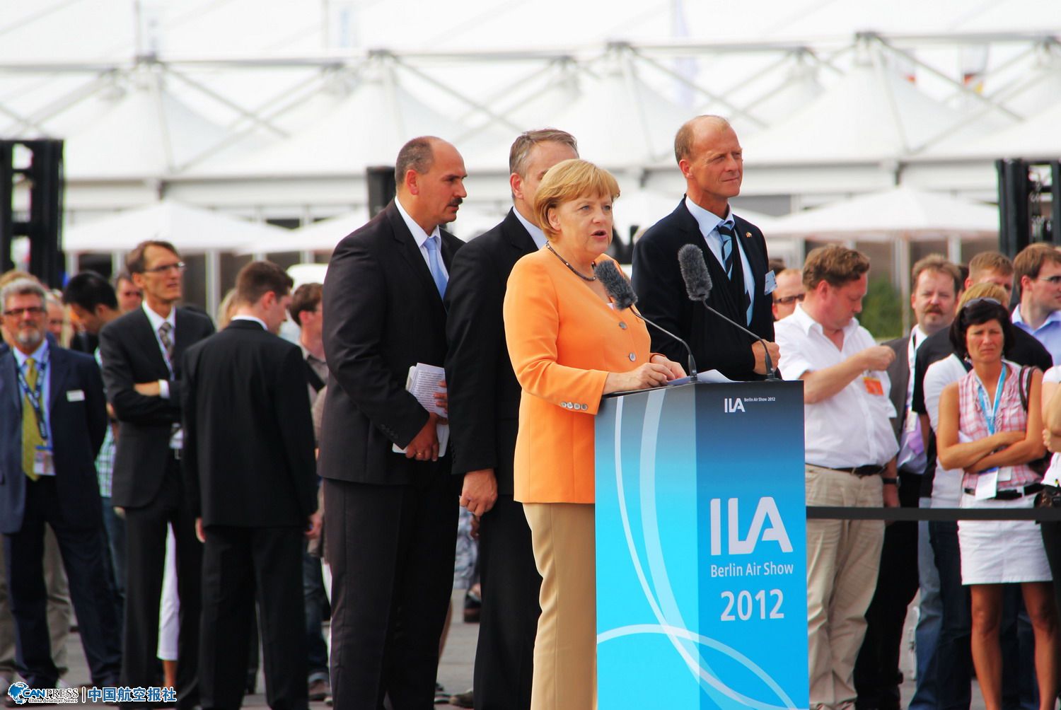 ������Ĭ�ˠ���ϯ���ֺ�չ�_(k��i)Ļʽ�����o