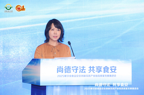 國家市場(chǎng)監(jiān)督管理總局餐飲食品安全監(jiān)督管理司副司長(cháng) 潘惠青.jpg